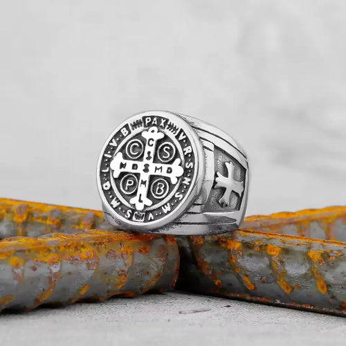 Anel Cruzado de São Bento